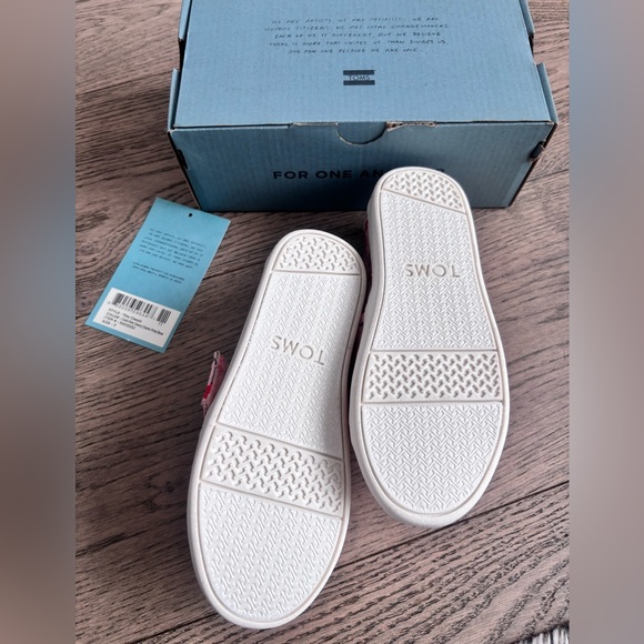 NEW TOMS girls shoes in size 11 - Picture 4 of 6